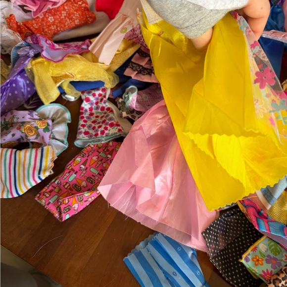 70+ Pc Barbie Dress Lot Casual Princess Vintage Mix Girlhoodcore Toy Bag 2 - Picture 8 of 8